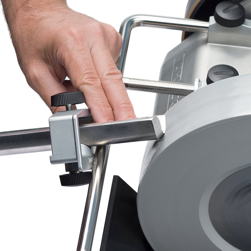 Tormek SVS-50 Multi Jig sharpening a chisel