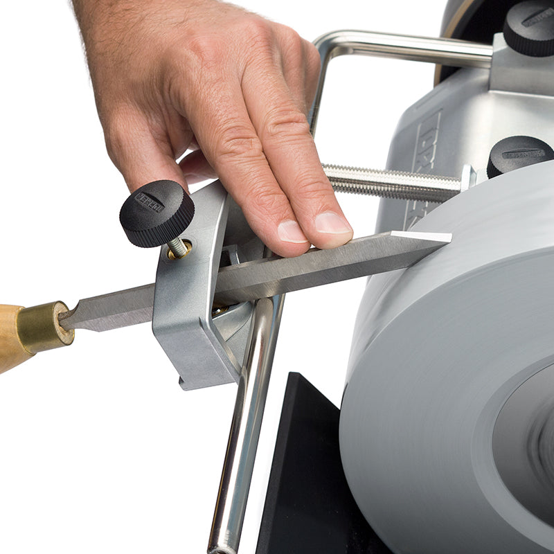 Tormek SVS-50 Multi Jig sharpening a chisel